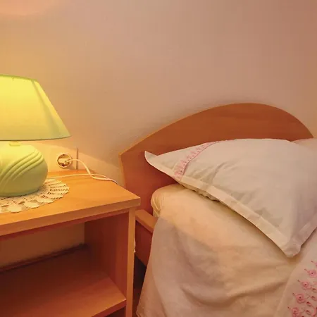 Апартаменты 2 Bedroom Lovely In