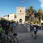 Crnja Luka Cr * Blato (Korcula)