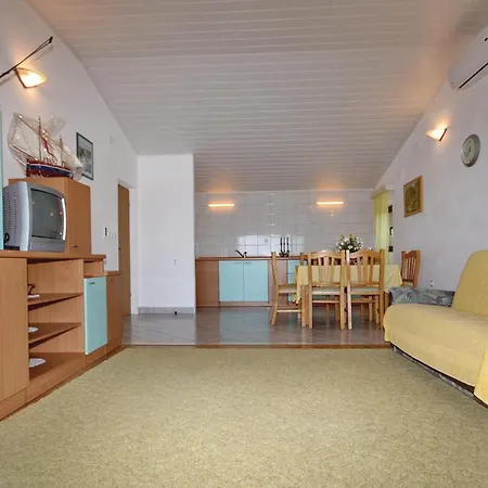 2 Bedroom Lovely In