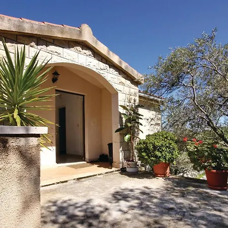Apartment 2 Bedroom Lovely In